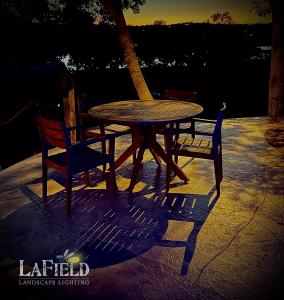 Lafield-Landscape-lighting moonlighting-bistro table